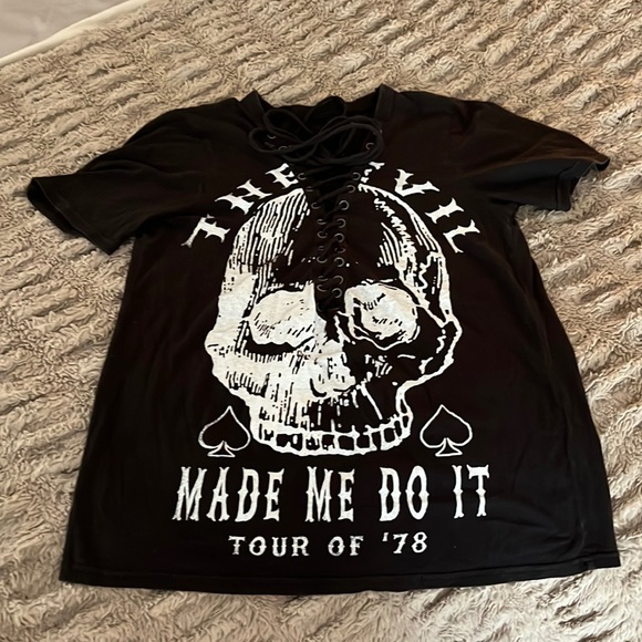 Lace up Skull tee - Picture 1 of 3